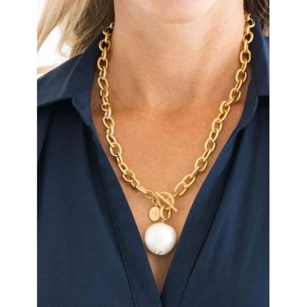 Chunky Gold Tone‎ Chain Necklace with Large White Pearl Pendant Toggle Clasp